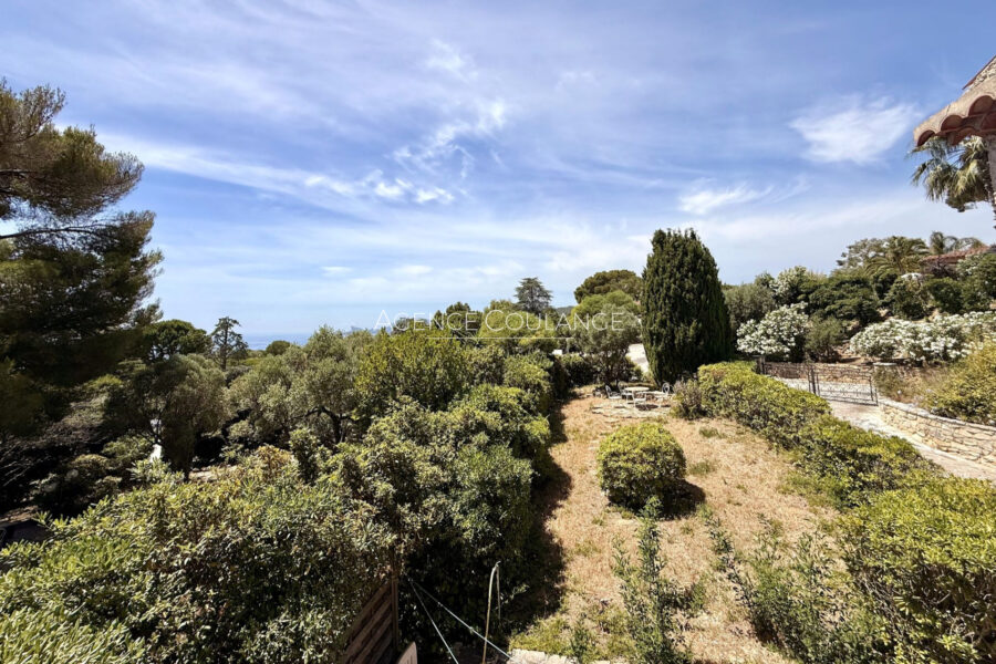 Maison à vendre à Saint-Cyr-sur-Mer — Vue mer — photo 14