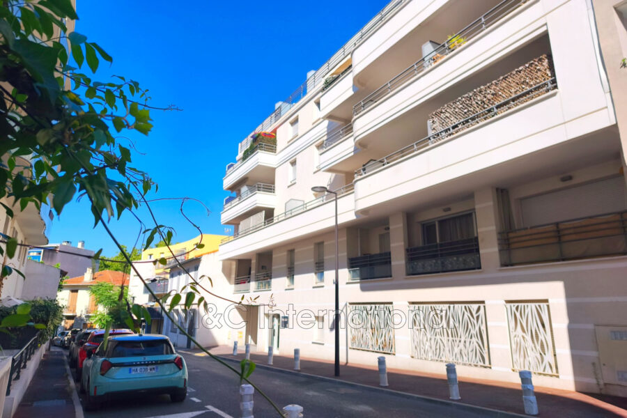 Appartement à vendre à Antibes — Vue sur la ville — photo 2