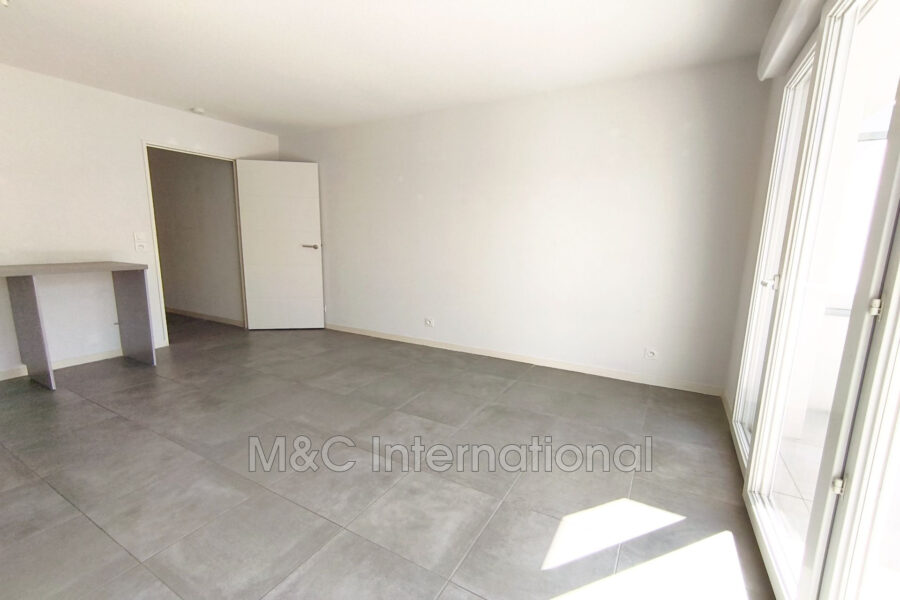 Appartement à vendre à Antibes — Vue sur la ville — photo 7