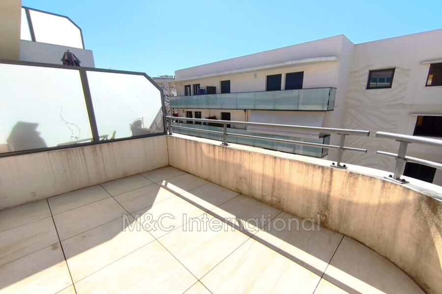 Appartement à vendre à Antibes — Vue sur la ville — photo 3