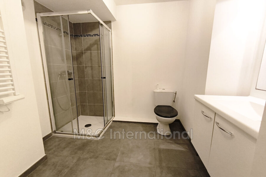 Appartement à vendre à Antibes — Vue sur la ville — photo 9