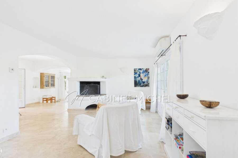 Maison à vendre à Roquefort-les-Pins — Vue parc & jardin — photo 6