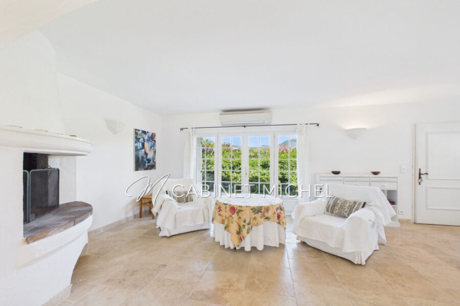 Maison à vendre à Roquefort-les-Pins — Vue parc & jardin — photo 7