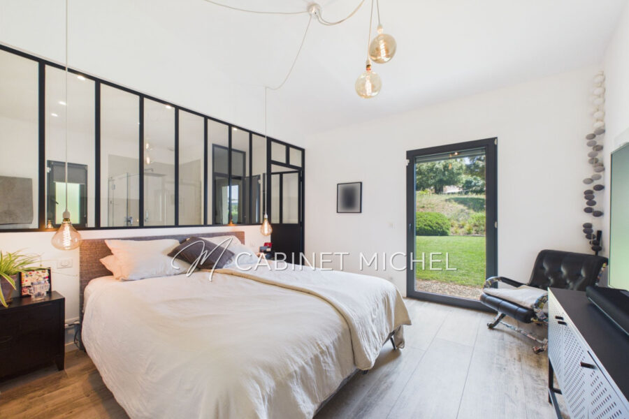 Maison à vendre à Roquefort-les-Pins — Vue parc & jardin — photo 13
