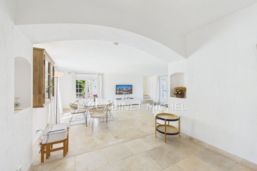 Maison à vendre à Roquefort-les-Pins — Vue parc & jardin — photo 5