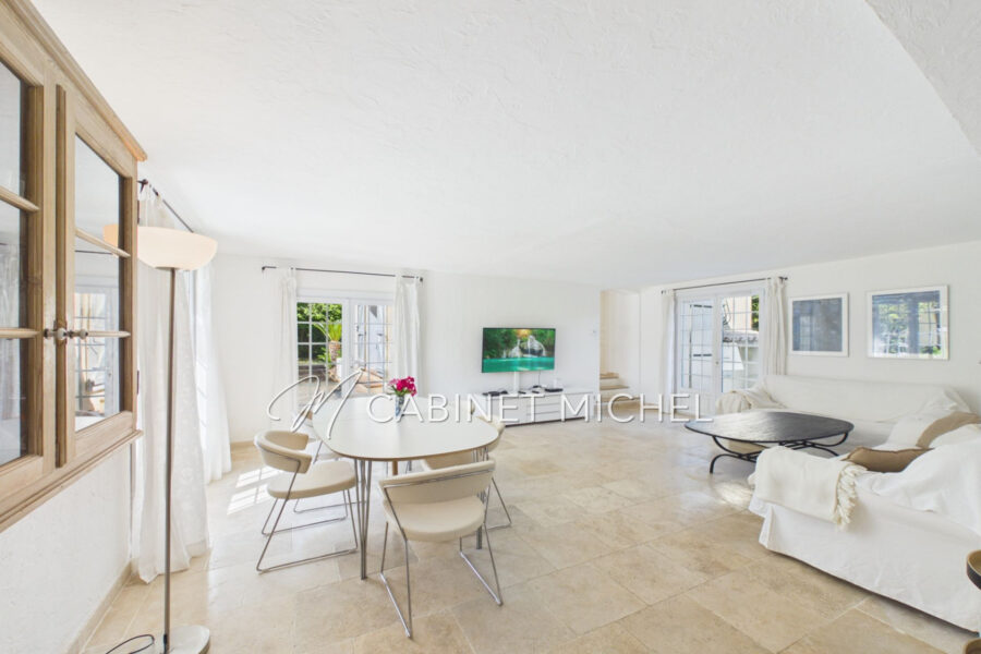 Maison à vendre à Roquefort-les-Pins — Vue parc & jardin — photo 11