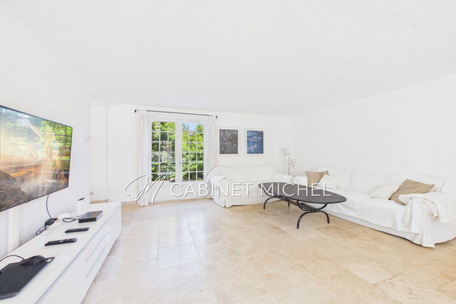 Maison à vendre à Roquefort-les-Pins — Vue parc & jardin — photo 12