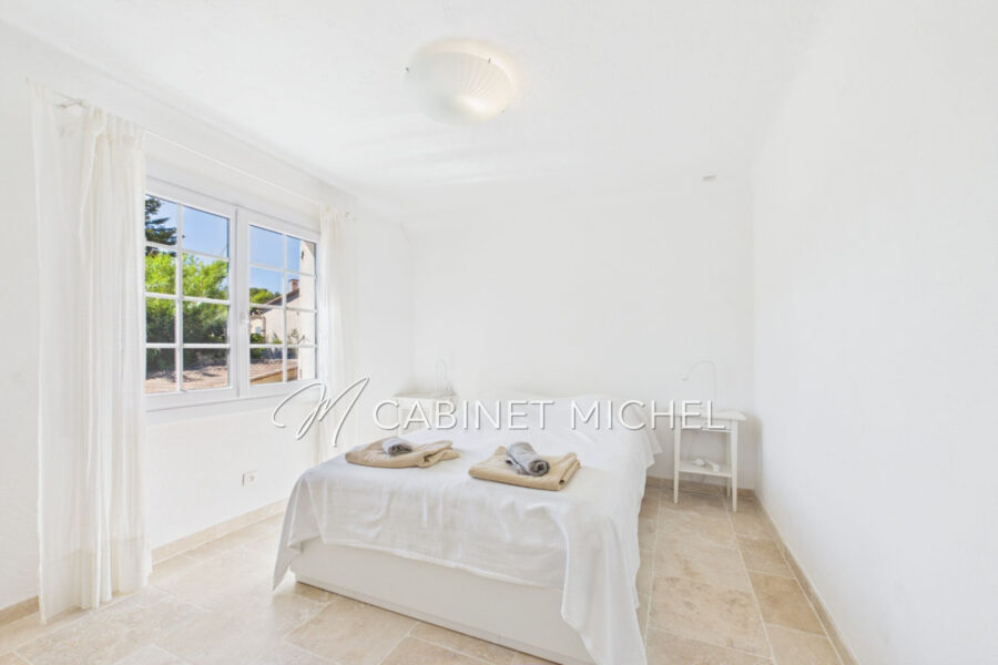 Maison à vendre à Roquefort-les-Pins — Vue parc & jardin — photo 17