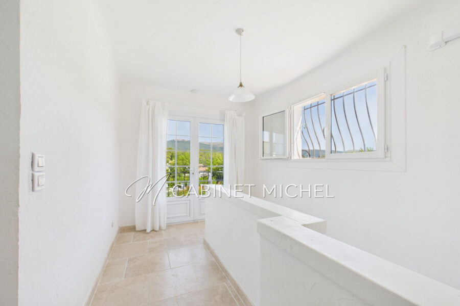 Maison à vendre à Roquefort-les-Pins — Vue parc & jardin — photo 16