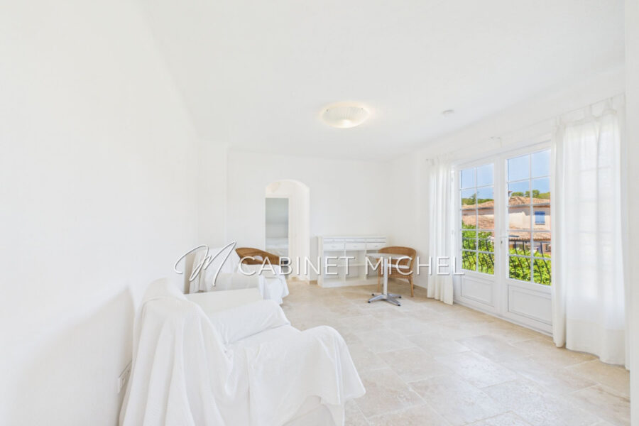 Maison à vendre à Roquefort-les-Pins — Vue parc & jardin — photo 20
