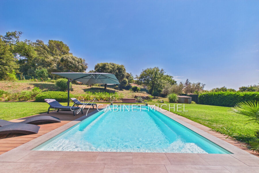 Maison à vendre à Roquefort-les-Pins — Vue parc & jardin — photo 2