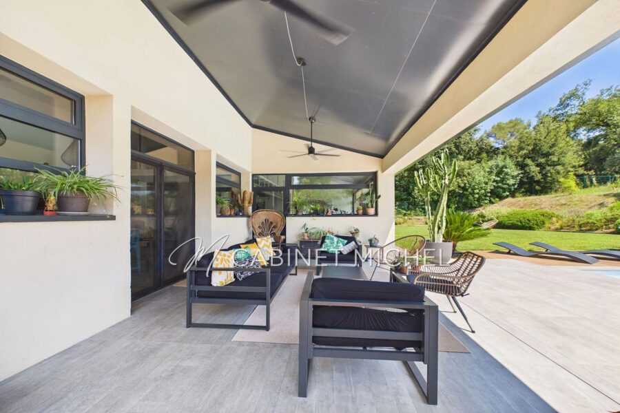 Maison à vendre à Roquefort-les-Pins — Vue parc & jardin — photo 11