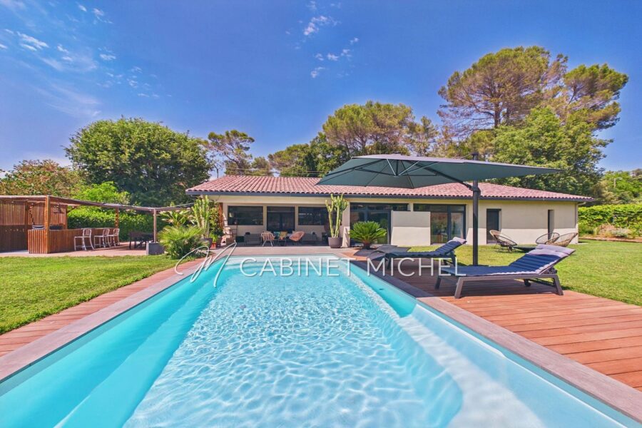 Maison à vendre à Roquefort-les-Pins — Vue parc & jardin — photo 3