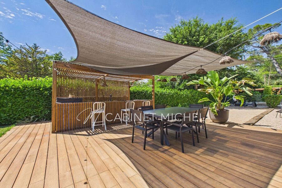 Maison à vendre à Roquefort-les-Pins — Vue parc & jardin — photo 4