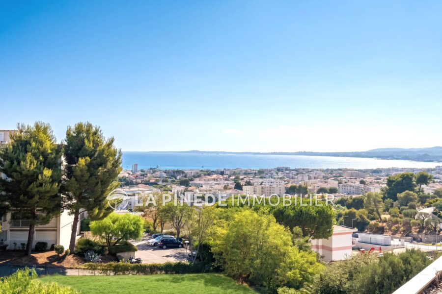 Appartement à vendre à Saint-Laurent-du-Var — Vue mer — photo 1