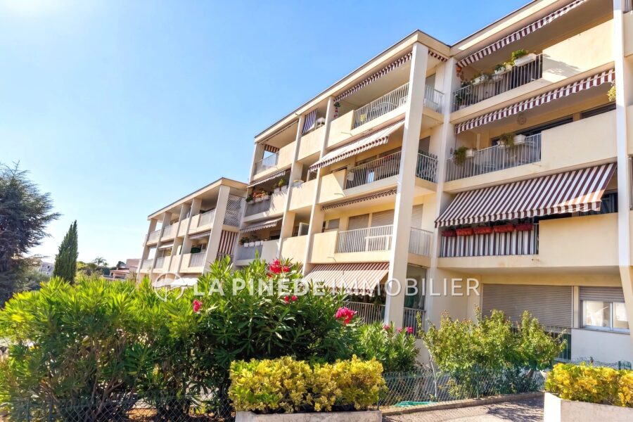 Appartement à vendre à Saint-Laurent-du-Var — Vue mer — photo 2