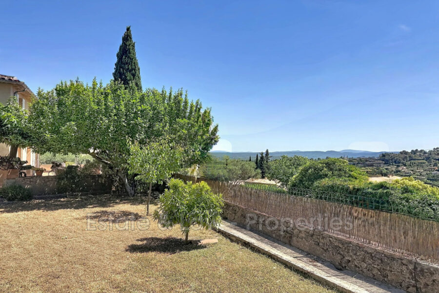 Maison à vendre à Cotignac — Vue sur la ville — photo 2