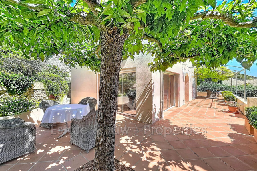 Maison à vendre à Cotignac — Vue sur la ville — photo 4