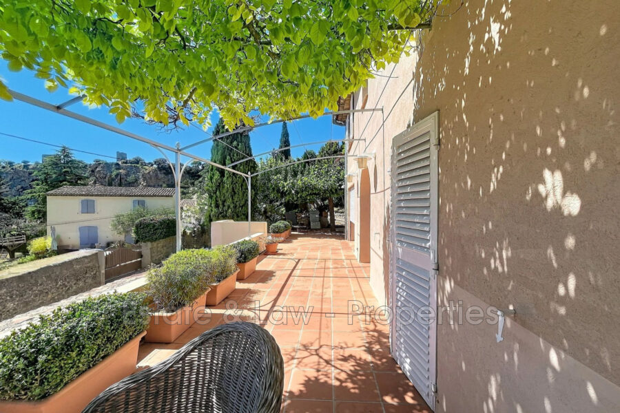 Maison à vendre à Cotignac — Vue sur la ville — photo 3