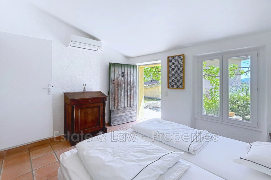 Maison à vendre à Cotignac — Vue sur la ville — photo 7