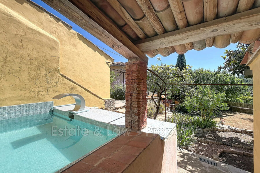 Maison à vendre à Cotignac — Vue sur la ville — photo 10