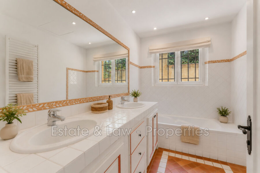 Maison à vendre à Le Plan-de-la-Tour — Vue nature — photo 10