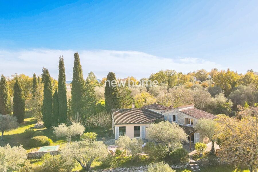 Maison à vendre à Saint-Paul-en-Forêt — Vue montagne — photo 12