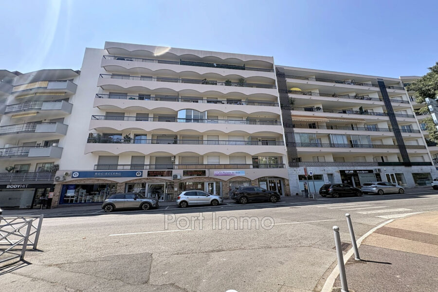 Appartement à vendre à Cagnes-sur-Mer — Vue sur la ville — photo 2