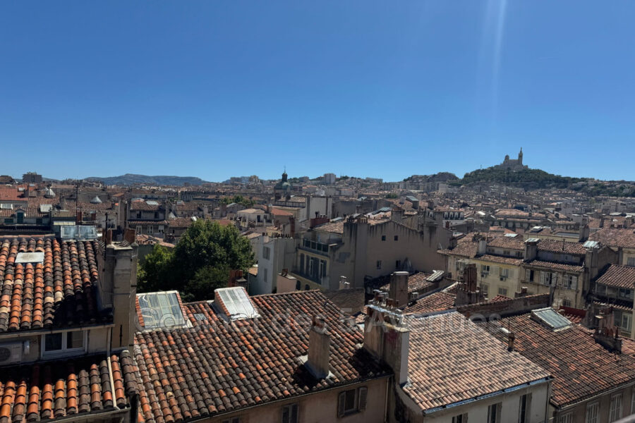 Appartement à vendre à Marseille 1er arrondissement — Vue sur la ville — photo 1