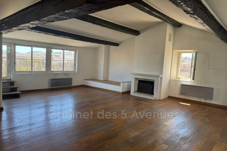 Appartement à vendre à Marseille 1er arrondissement — Vue sur la ville — photo 2