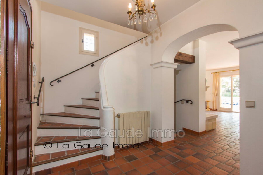 Maison à vendre à La Gaude — Vue montagne — photo 13