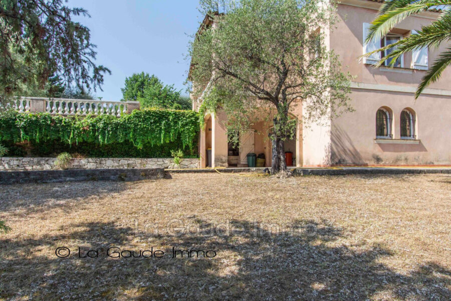 Maison à vendre à La Gaude — Vue montagne — photo 6