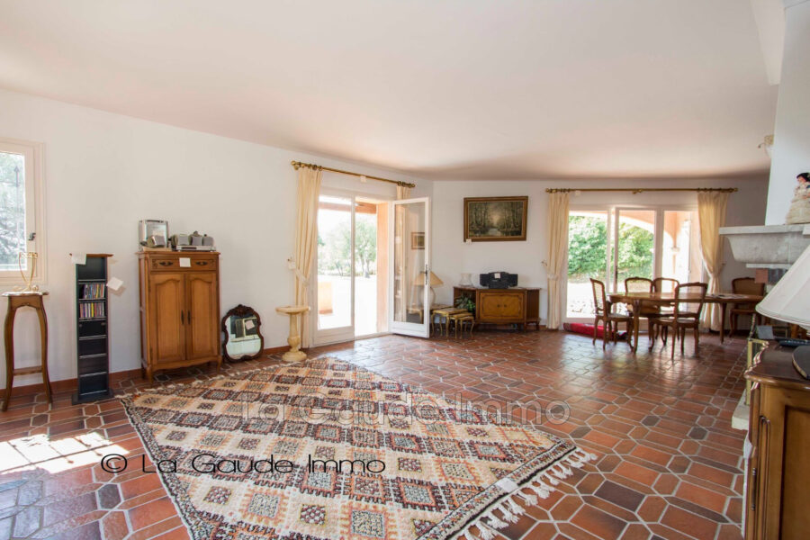 Maison à vendre à La Gaude — Vue montagne — photo 9