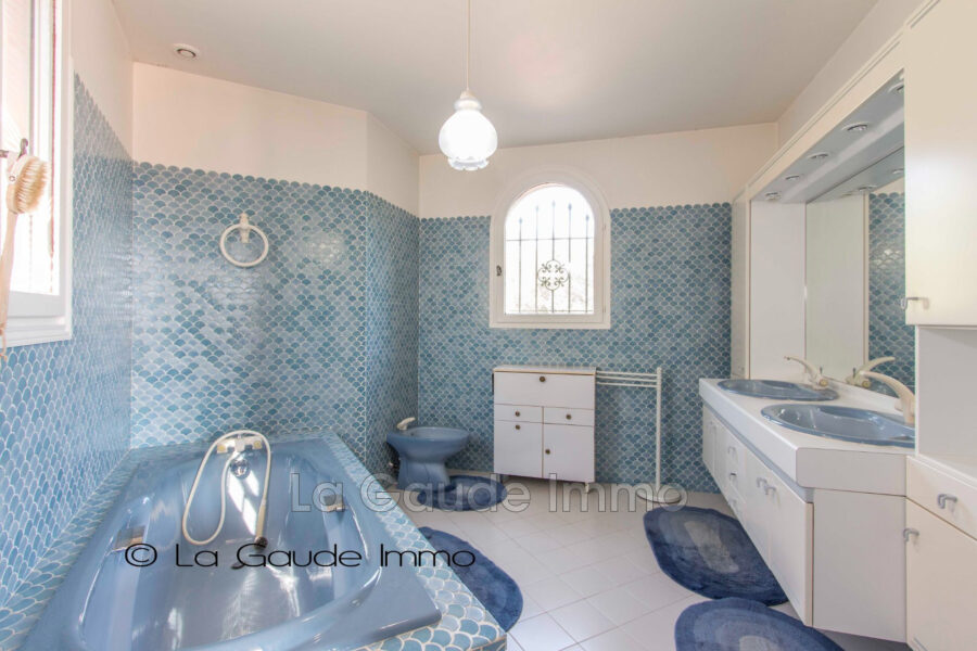Maison à vendre à La Gaude — Vue montagne — photo 17