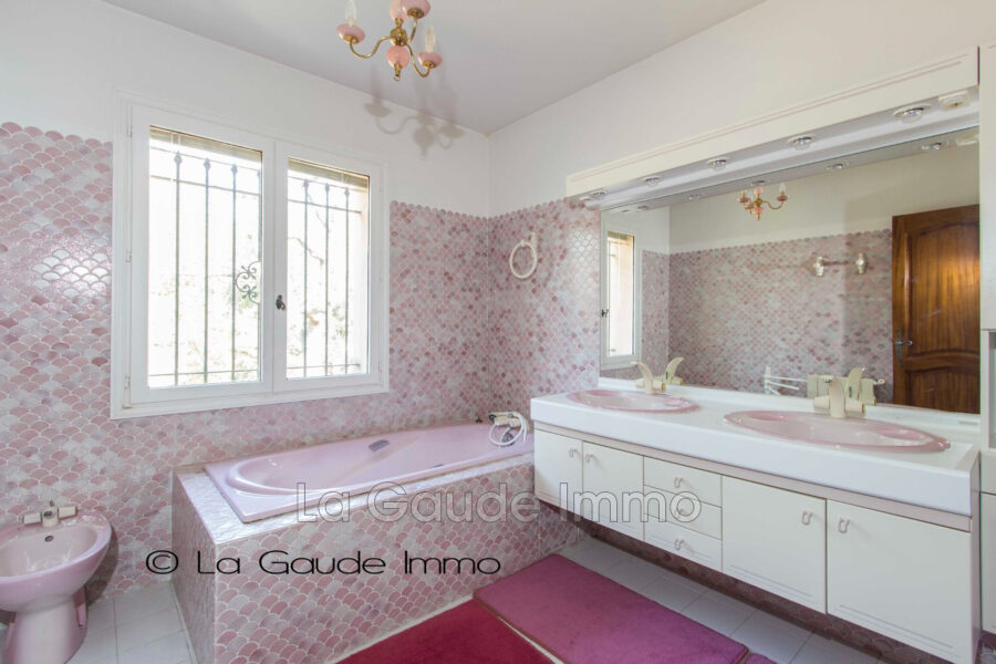 Maison à vendre à La Gaude — Vue montagne — photo 18