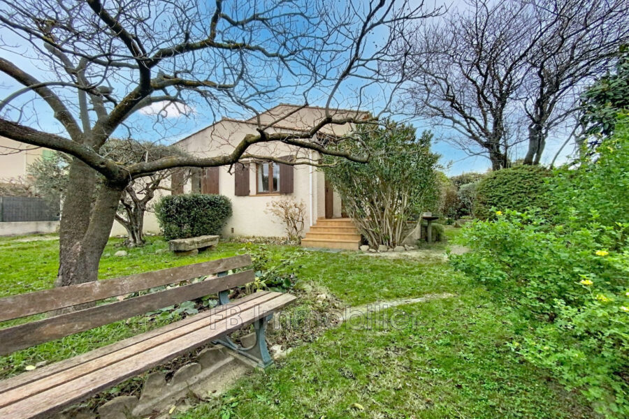 Maison à vendre à Eyguières — Vue parc & jardin — photo 5