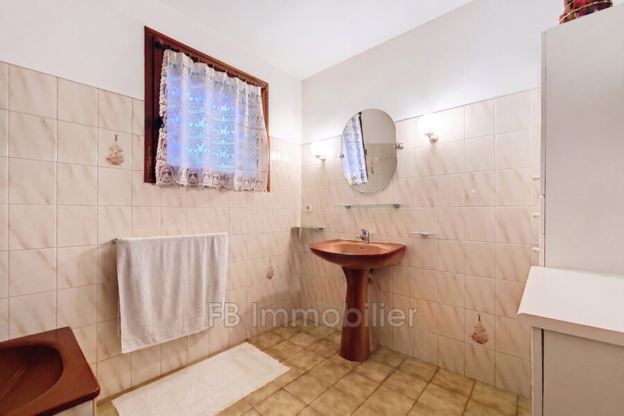 Maison à vendre à Eyguières — Vue parc & jardin — photo 14