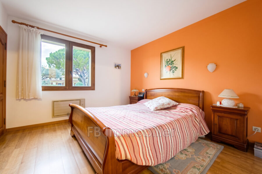 Maison à vendre à Eyguières — Vue parc & jardin — photo 12