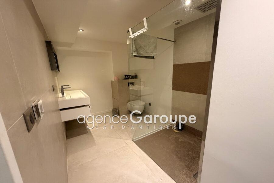 Maison à vendre à Cap-d&rsquo;Antibes — Vue parc & jardin — photo 12