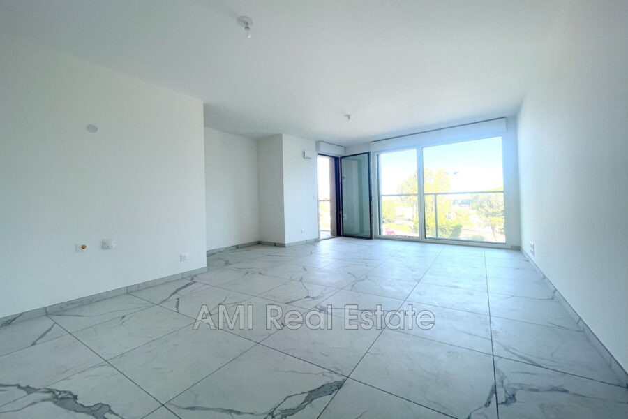 Appartement à vendre à Saint-Laurent-du-Var — Vue mer — photo 4