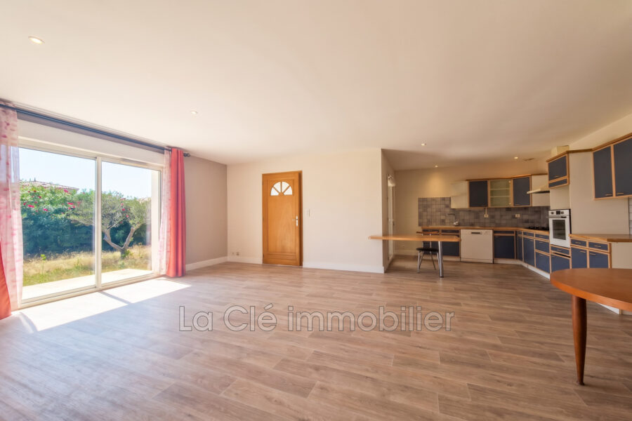 Maison à vendre à Aigues-Mortes — Vue parc & jardin — photo 4