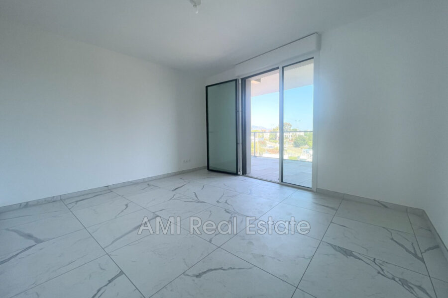Appartement à vendre à Saint-Laurent-du-Var — Vue mer — photo 6