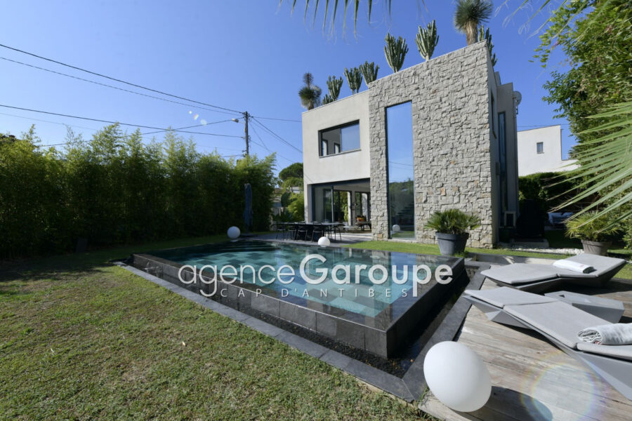 Maison à vendre à Cap-d&rsquo;Antibes — Vue parc & jardin — photo 2
