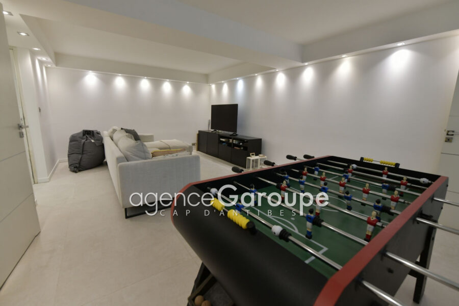 Maison à vendre à Cap-d&rsquo;Antibes — Vue parc & jardin — photo 13