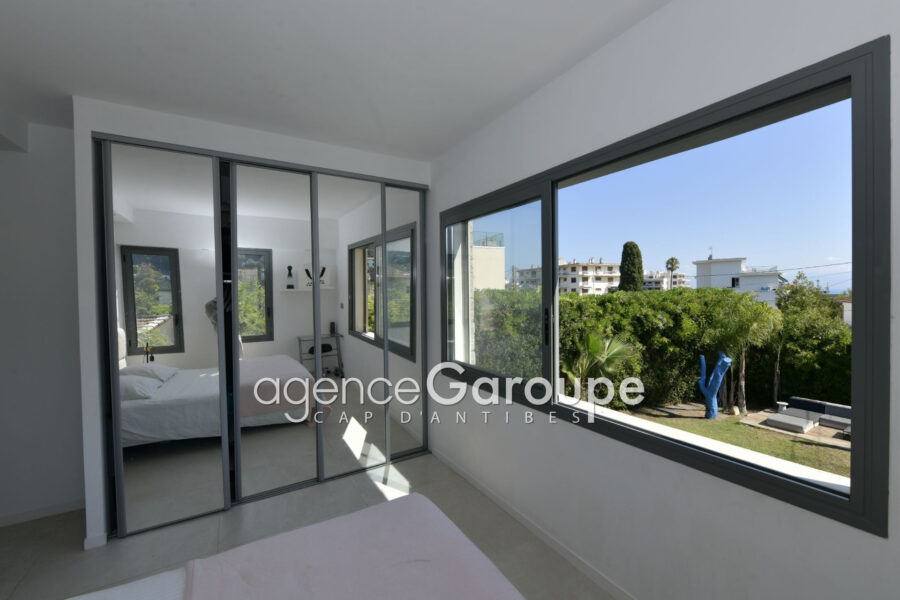 Maison à vendre à Cap-d&rsquo;Antibes — Vue parc & jardin — photo 8