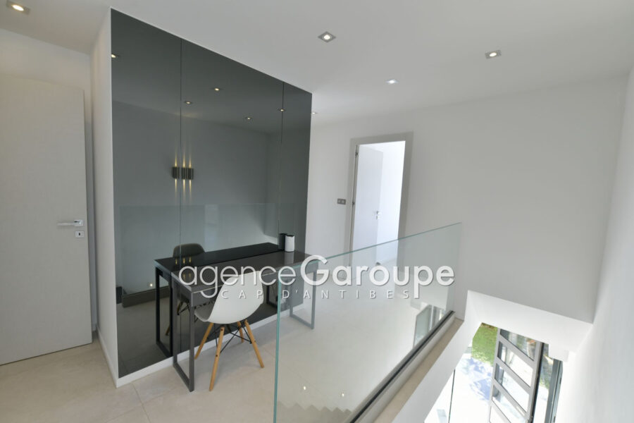 Maison à vendre à Cap-d&rsquo;Antibes — Vue parc & jardin — photo 9