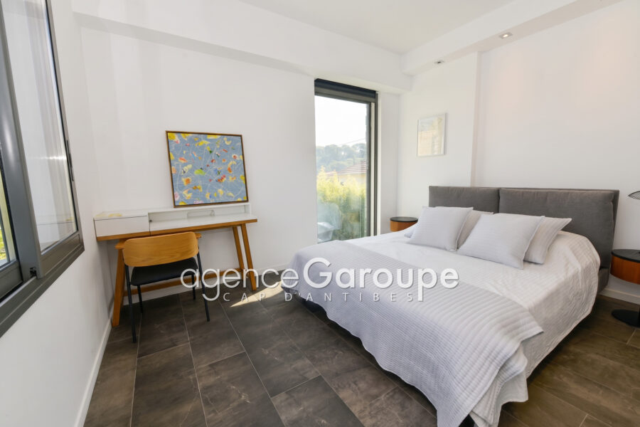 Maison à vendre à Cap-d&rsquo;Antibes — Vue parc & jardin — photo 6