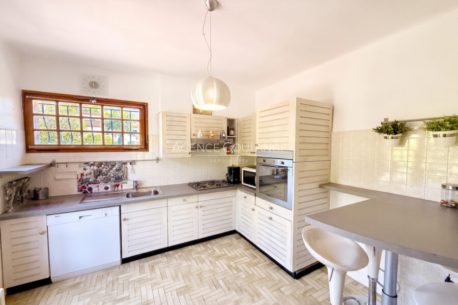 Maison à vendre à Saint-Cyr-sur-Mer — Vue mer — photo 7