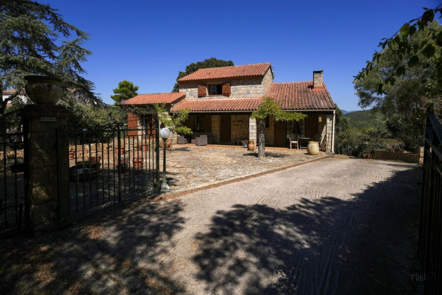 Maison à vendre à Sartène — Vue sur la ville — photo 2