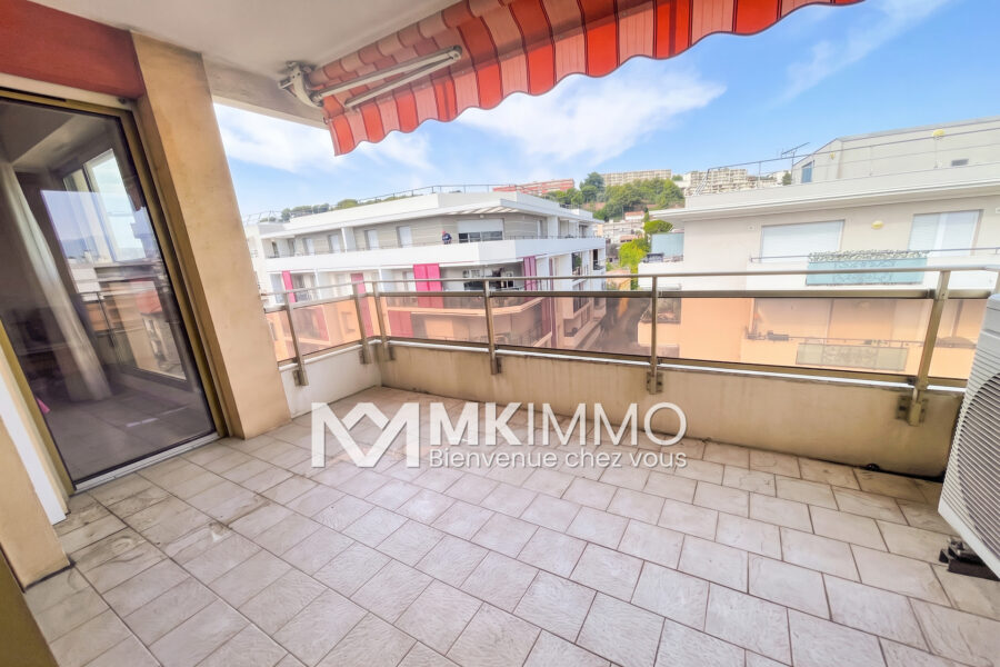 Appartement à vendre à Saint-Laurent-du-Var — Vue sur la ville — photo 2